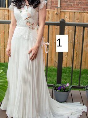 White lace cap sleeve wedding dress, size 4